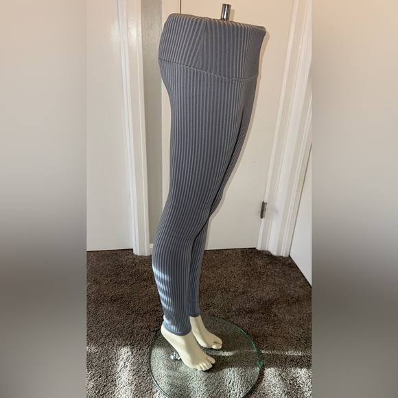 Fabletics Gray Ribbed Leggings - Picture 3 of 5